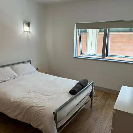 Two Bedroom Apartment In The Heart Of The City-3